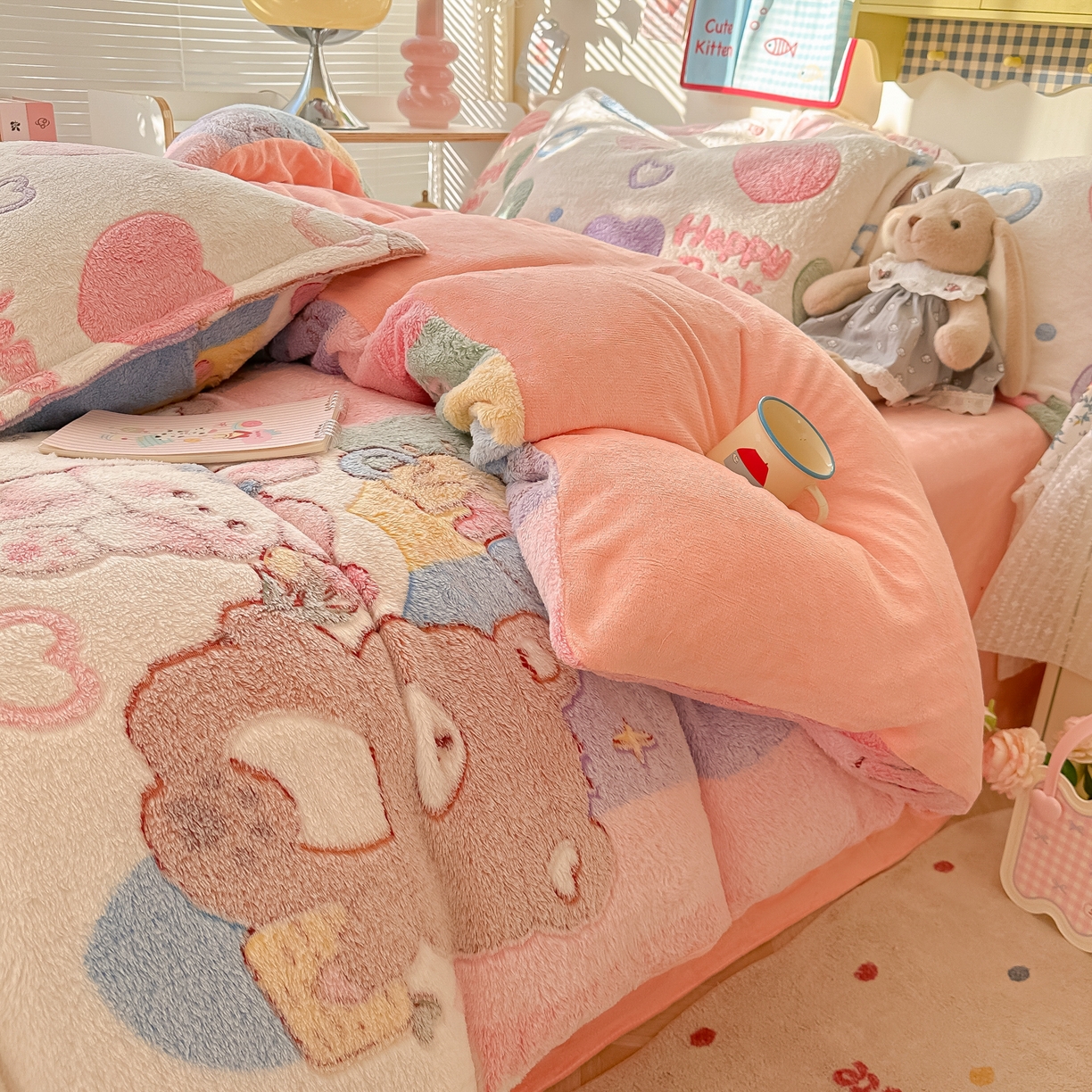 91家纺网 家纺一手货源 找家纺 韩巢家纺 2025新款高克重雪花绒牛奶绒四件套系列 七彩