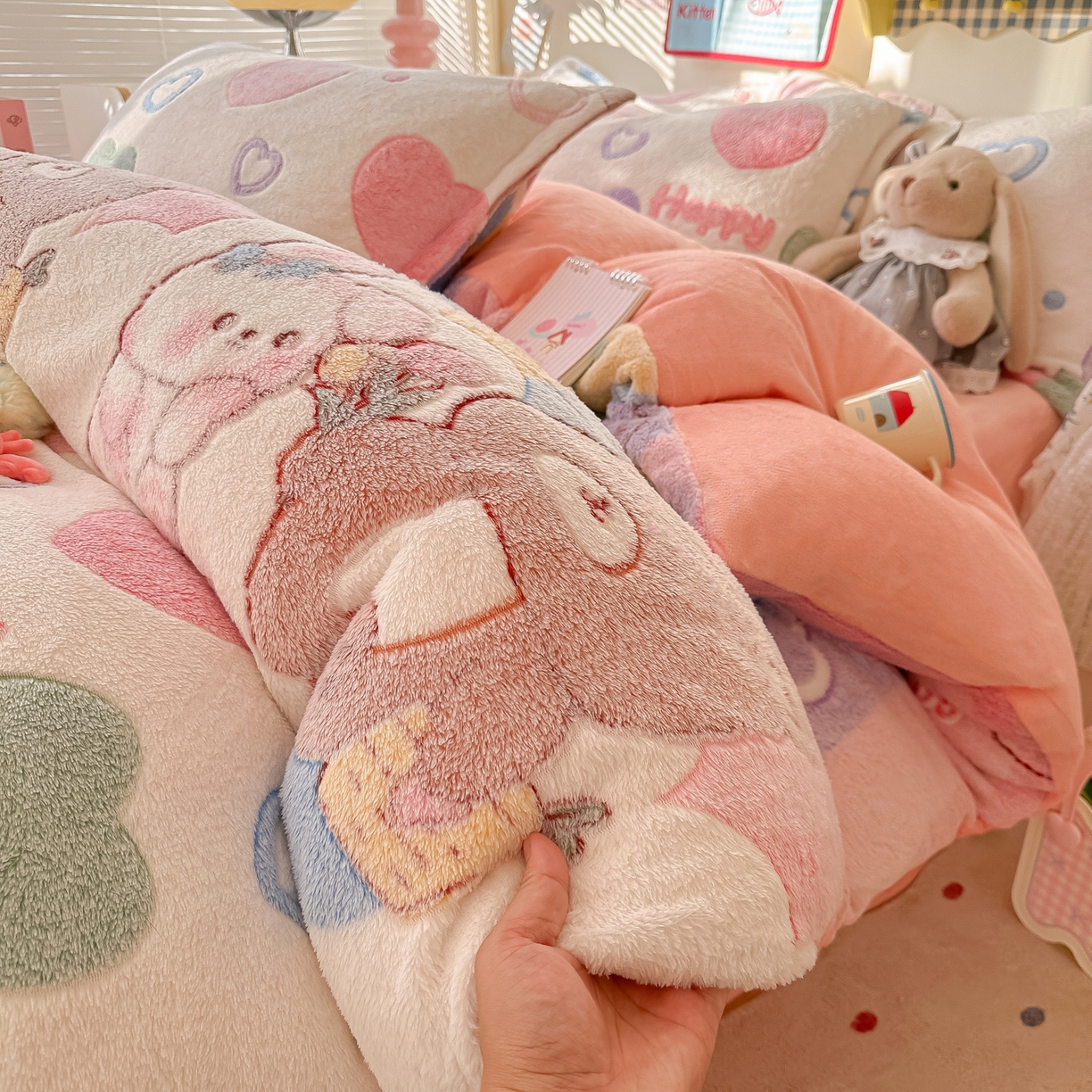 91家纺网 家纺一手货源 找家纺 韩巢家纺 2025新款高克重雪花绒牛奶绒四件套系列 七彩