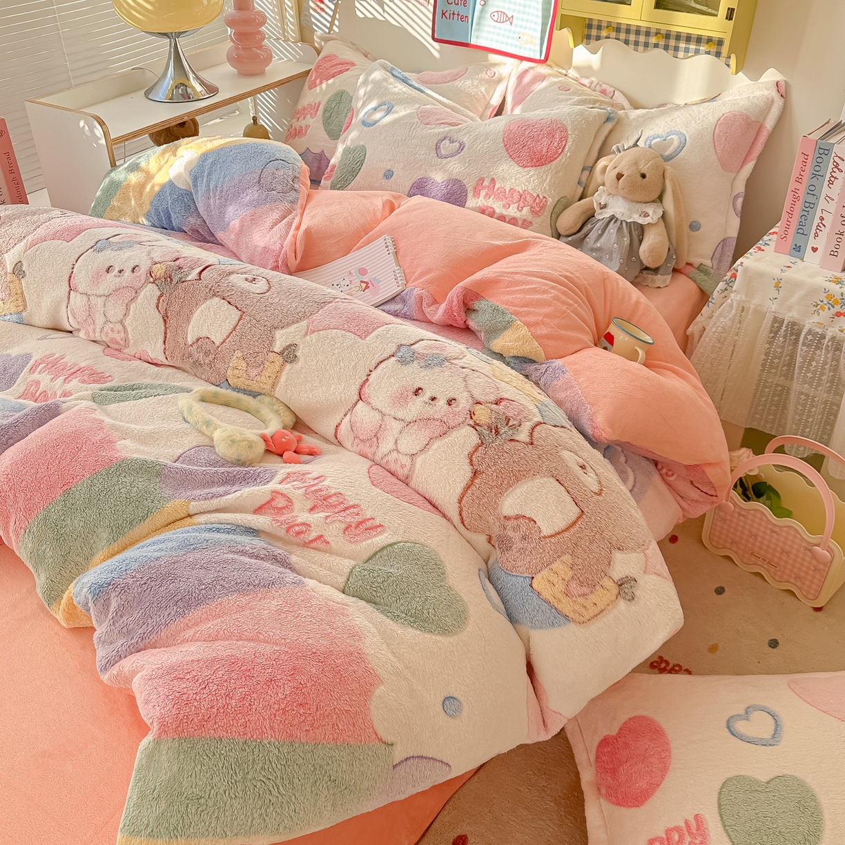 91家纺网 家纺一手货源 找家纺 韩巢家纺 2025新款高克重雪花绒牛奶绒四件套系列 七彩