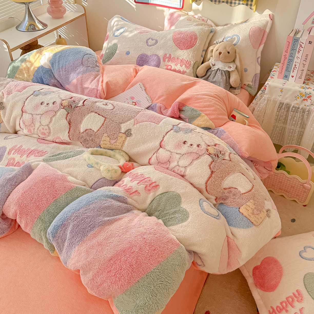 91家纺网 家纺一手货源 找家纺 韩巢家纺 2025新款高克重雪花绒牛奶绒四件套系列 七彩