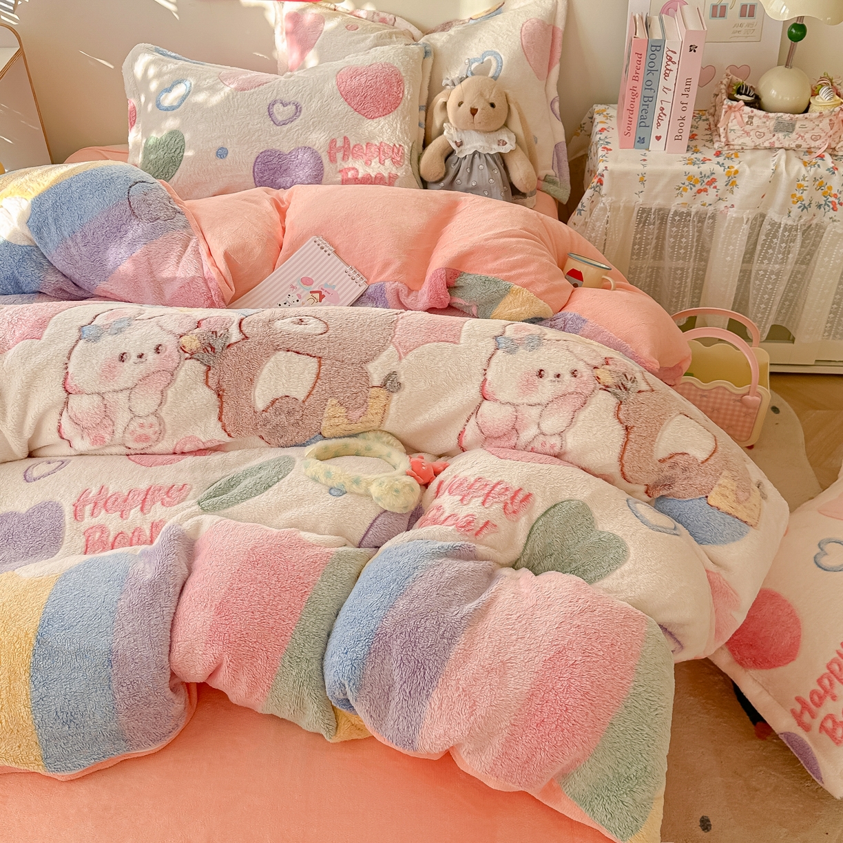 91家纺网 家纺一手货源 找家纺 韩巢家纺 2025新款高克重雪花绒牛奶绒四件套系列 七彩