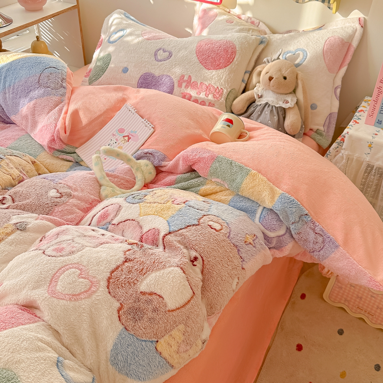 91家纺网 家纺一手货源 找家纺 韩巢家纺 2025新款高克重雪花绒牛奶绒四件套系列 七彩