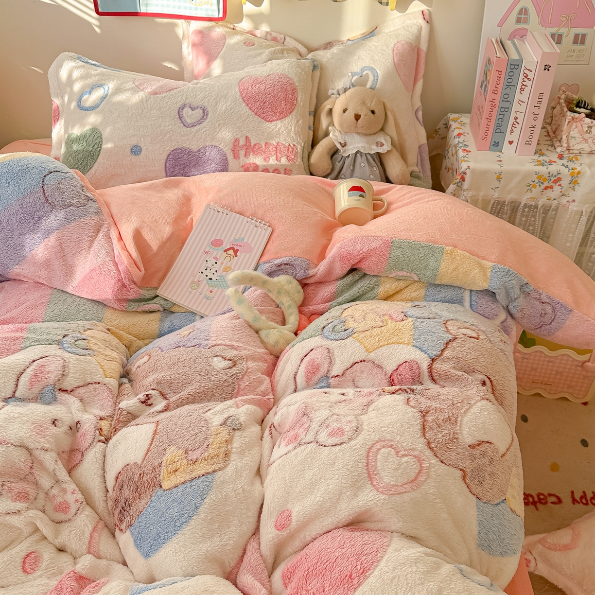 91家纺网 家纺一手货源 找家纺 韩巢家纺 2025新款高克重雪花绒牛奶绒四件套系列 七彩