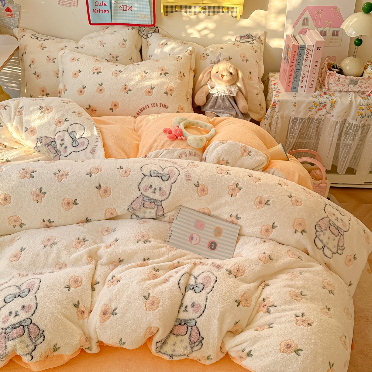 91家纺网 家纺一手货源 找家纺 韩巢家纺 2025新款高克重雪花绒牛奶绒四件套系列 田园兔（黄）