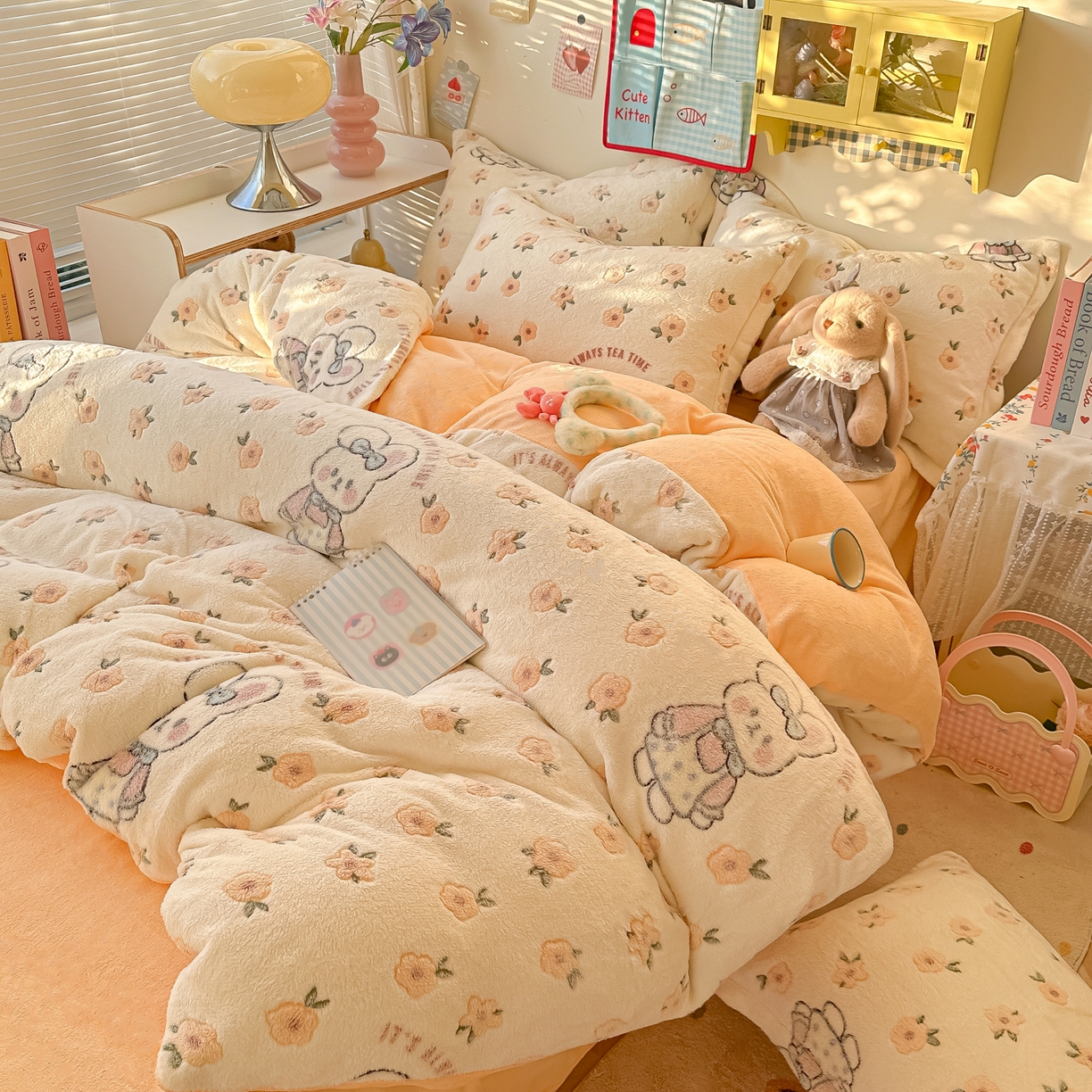 91家纺网 家纺一手货源 找家纺 韩巢家纺 2025新款高克重雪花绒牛奶绒四件套系列 田园兔（黄）