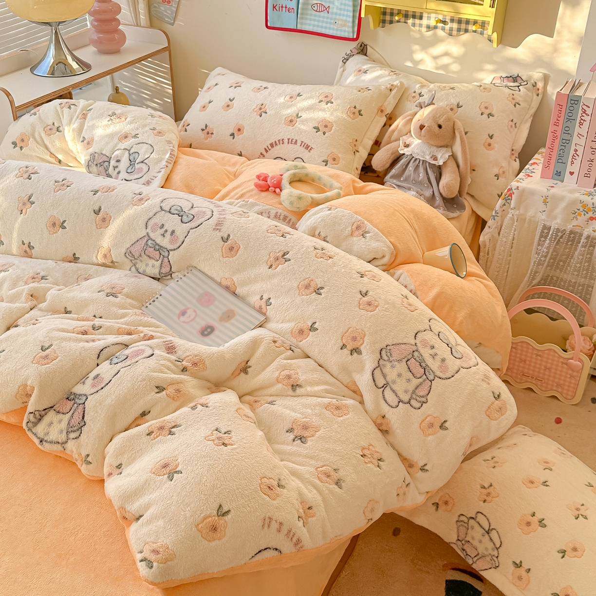 91家纺网 家纺一手货源 找家纺 韩巢家纺 2025新款高克重雪花绒牛奶绒四件套系列 田园兔（黄）