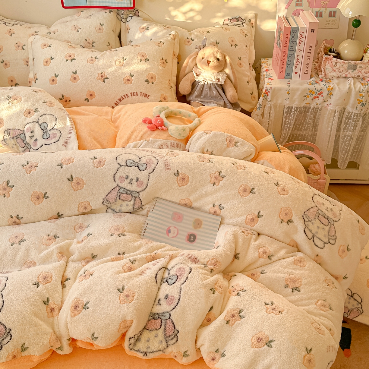 91家纺网 家纺一手货源 找家纺 韩巢家纺 2025新款高克重雪花绒牛奶绒四件套系列 田园兔（黄）