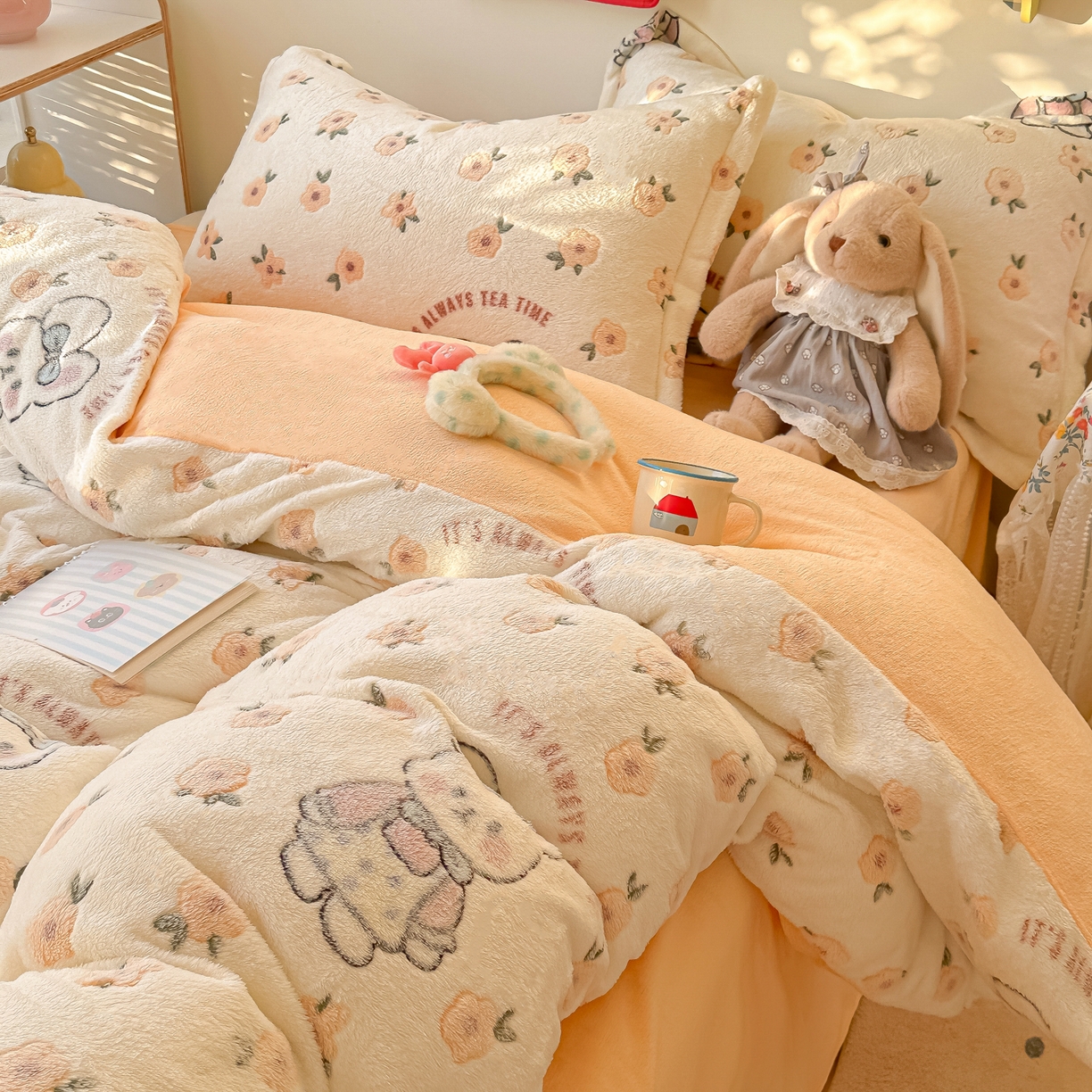 91家纺网 家纺一手货源 找家纺 韩巢家纺 2025新款高克重雪花绒牛奶绒四件套系列 田园兔（黄）