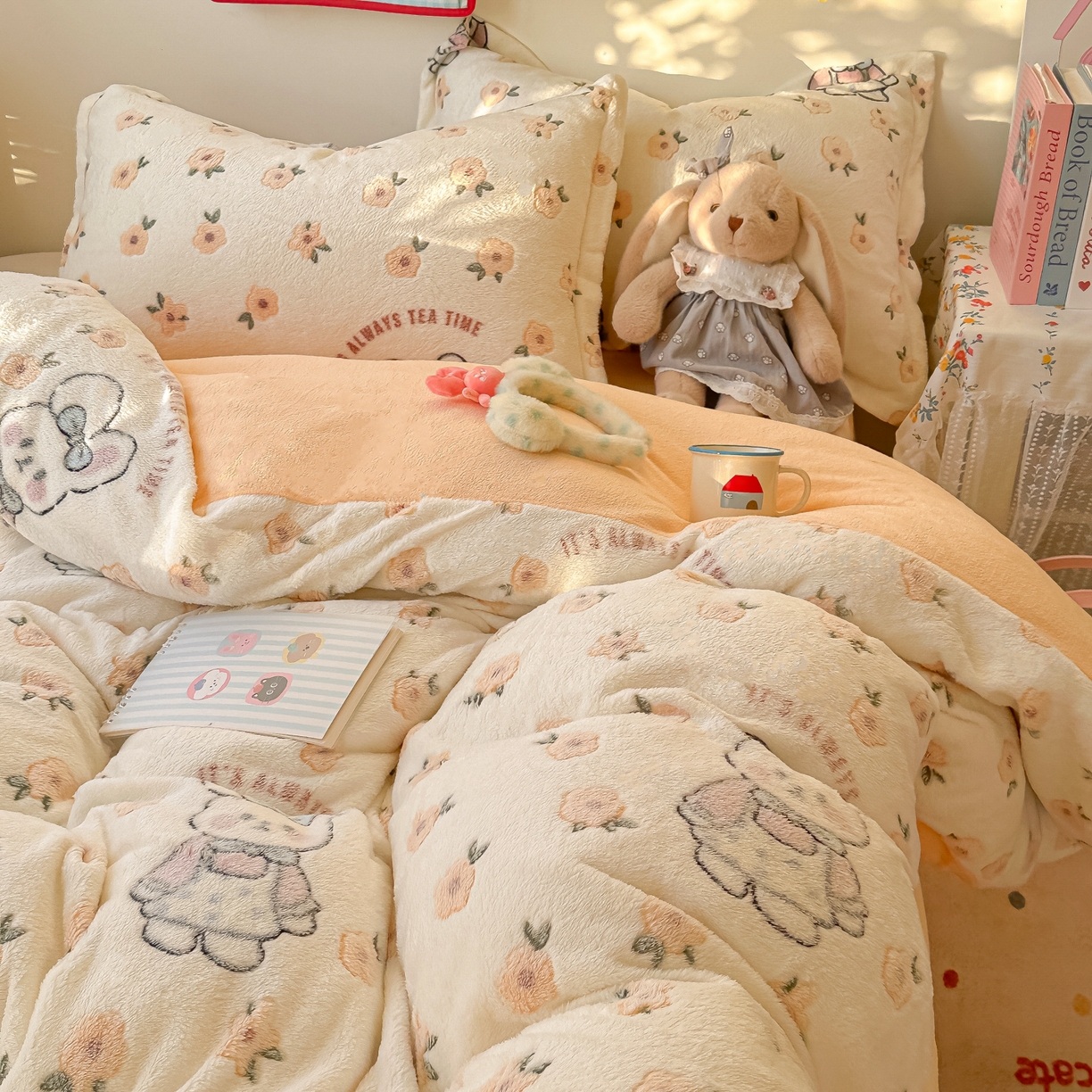 91家纺网 家纺一手货源 找家纺 韩巢家纺 2025新款高克重雪花绒牛奶绒四件套系列 田园兔（黄）