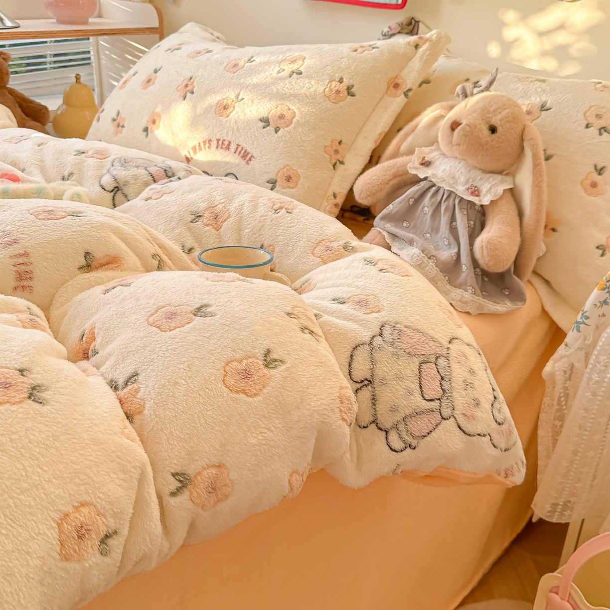 91家纺网 家纺一手货源 找家纺 韩巢家纺 2025新款高克重雪花绒牛奶绒四件套系列 田园兔（黄）