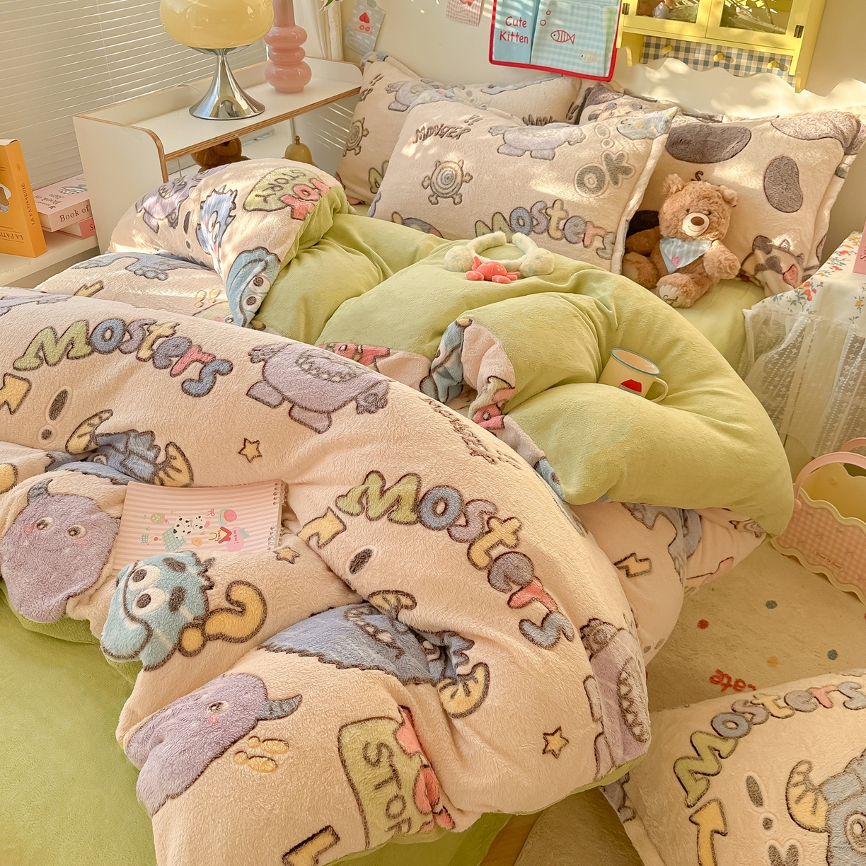 91家纺网 家纺一手货源 找家纺 韩巢家纺 2025新款高克重雪花绒牛奶绒四件套系列 小怪兽