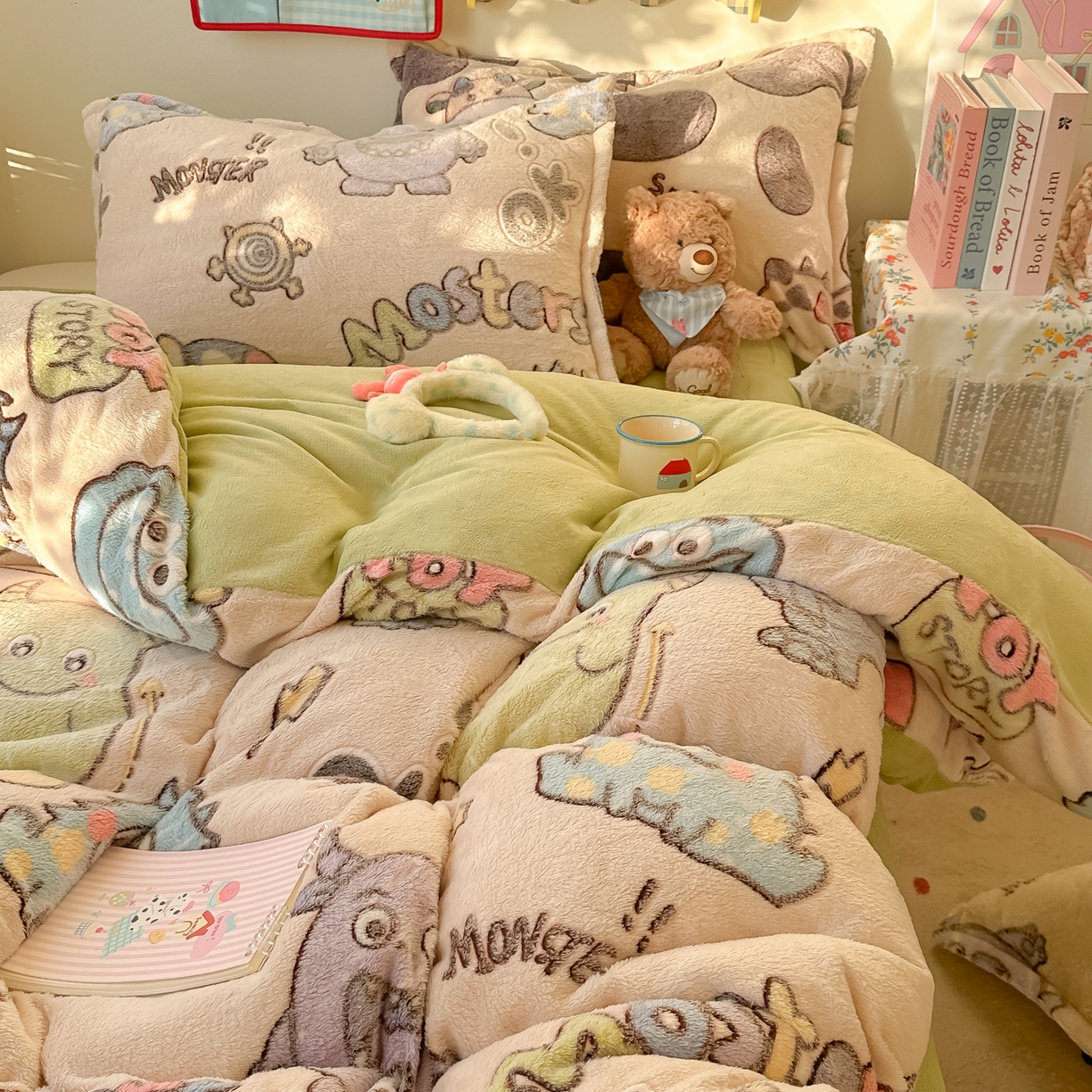 91家纺网 家纺一手货源 找家纺 韩巢家纺 2025新款高克重雪花绒牛奶绒四件套系列 小怪兽