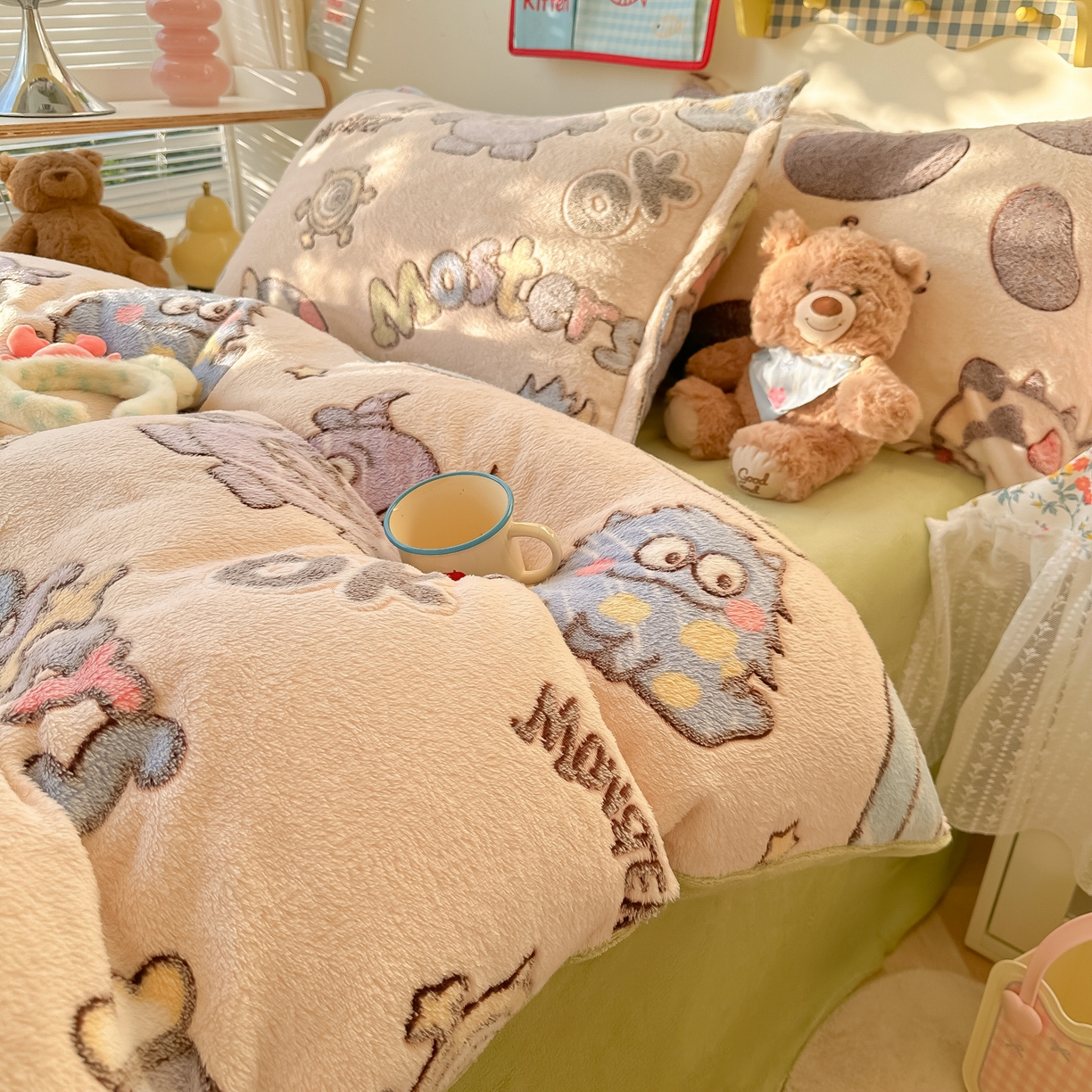 91家纺网 家纺一手货源 找家纺 韩巢家纺 2025新款高克重雪花绒牛奶绒四件套系列 小怪兽