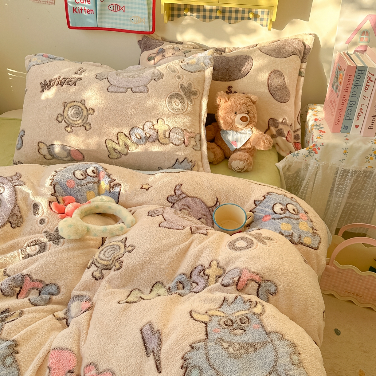 91家纺网 家纺一手货源 找家纺 韩巢家纺 2025新款高克重雪花绒牛奶绒四件套系列 小怪兽