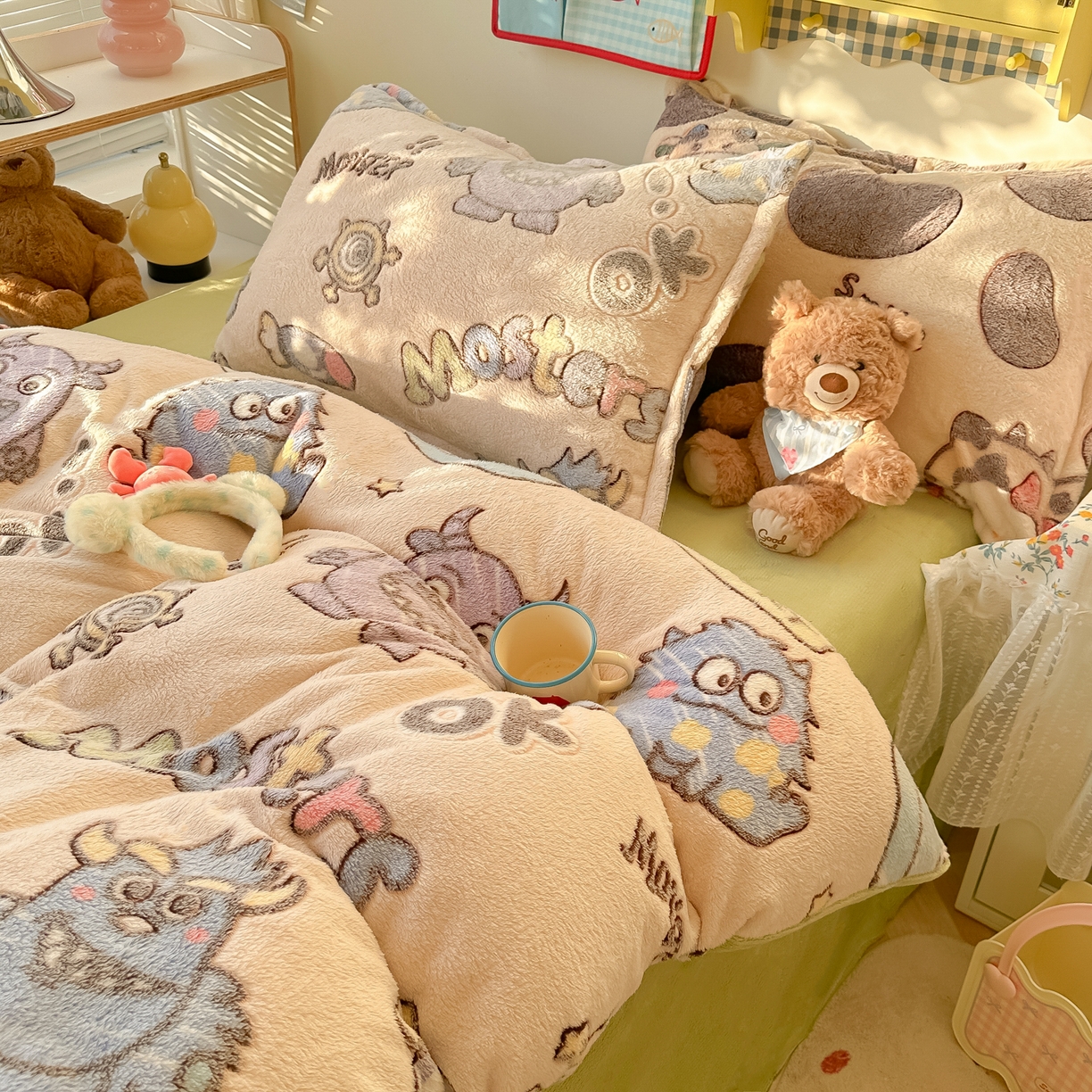 91家纺网 家纺一手货源 找家纺 韩巢家纺 2025新款高克重雪花绒牛奶绒四件套系列 小怪兽