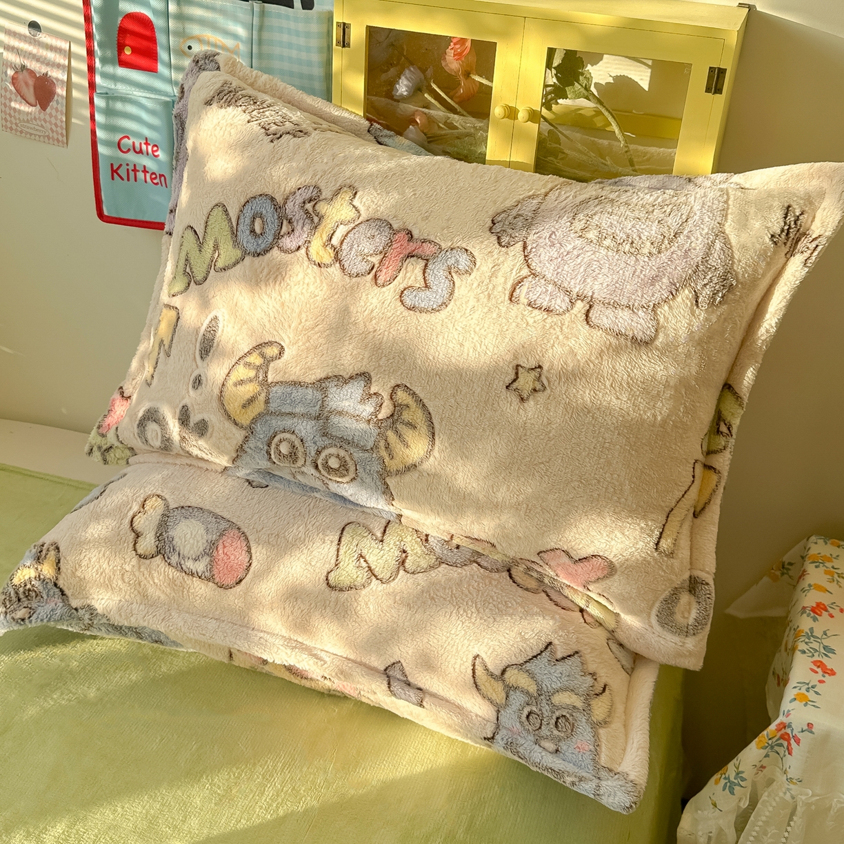 91家纺网 家纺一手货源 找家纺 韩巢家纺 2025新款高克重雪花绒牛奶绒四件套系列 小怪兽