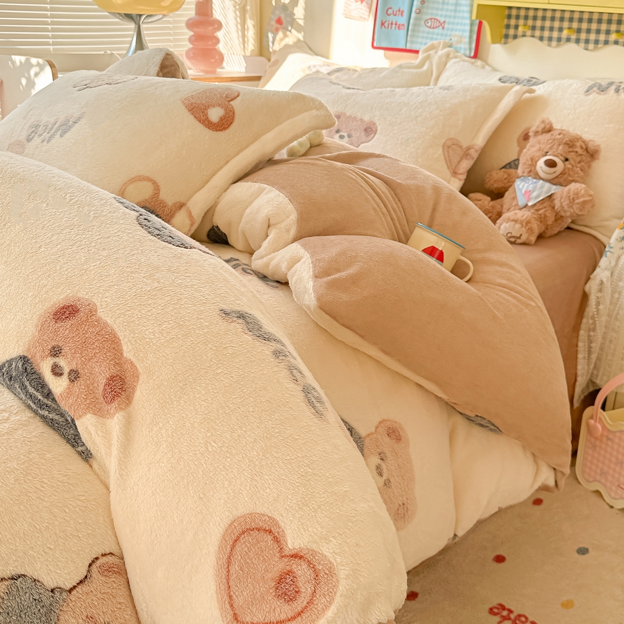 91家纺网 家纺一手货源 找家纺 韩巢家纺 2025新款高克重雪花绒牛奶绒四件套系列 英伦熊