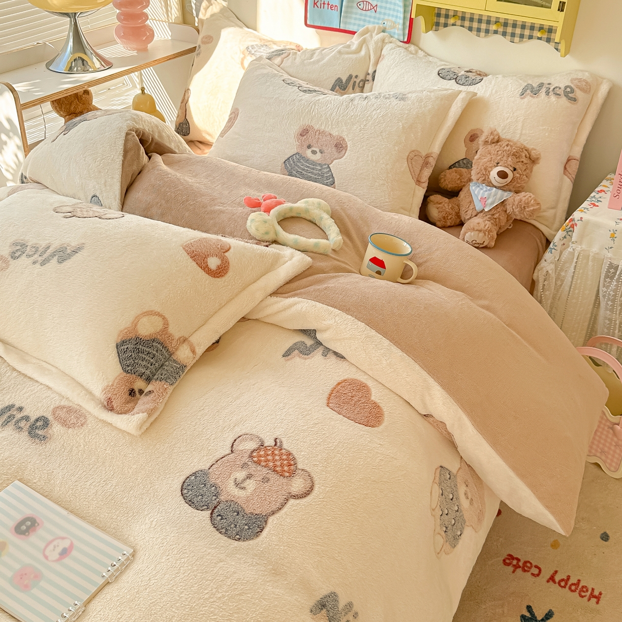 91家纺网 家纺一手货源 找家纺 韩巢家纺 2025新款高克重雪花绒牛奶绒四件套系列 英伦熊