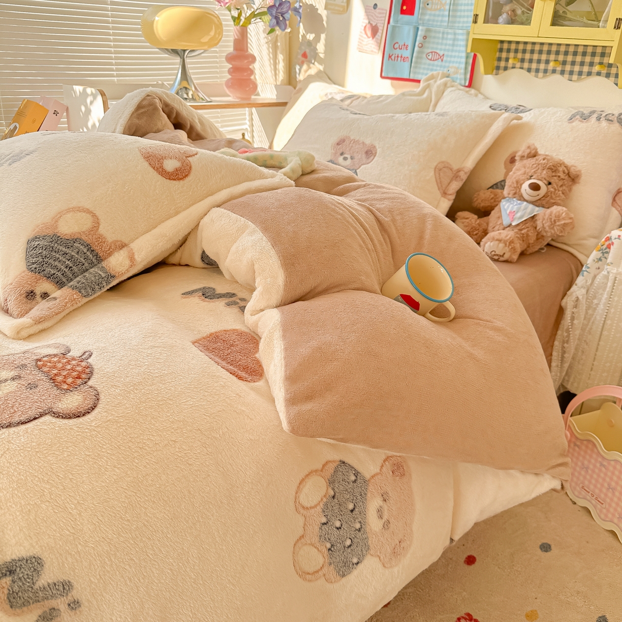 91家纺网 家纺一手货源 找家纺 韩巢家纺 2025新款高克重雪花绒牛奶绒四件套系列 英伦熊