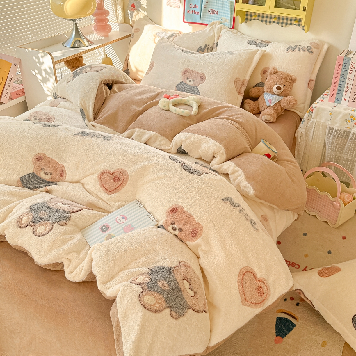 91家纺网 家纺一手货源 找家纺 韩巢家纺 2025新款高克重雪花绒牛奶绒四件套系列 英伦熊