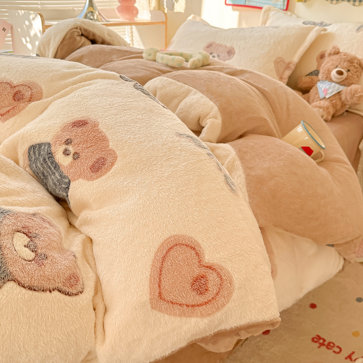 91家纺网 家纺一手货源 找家纺 韩巢家纺 2025新款高克重雪花绒牛奶绒四件套系列 英伦熊