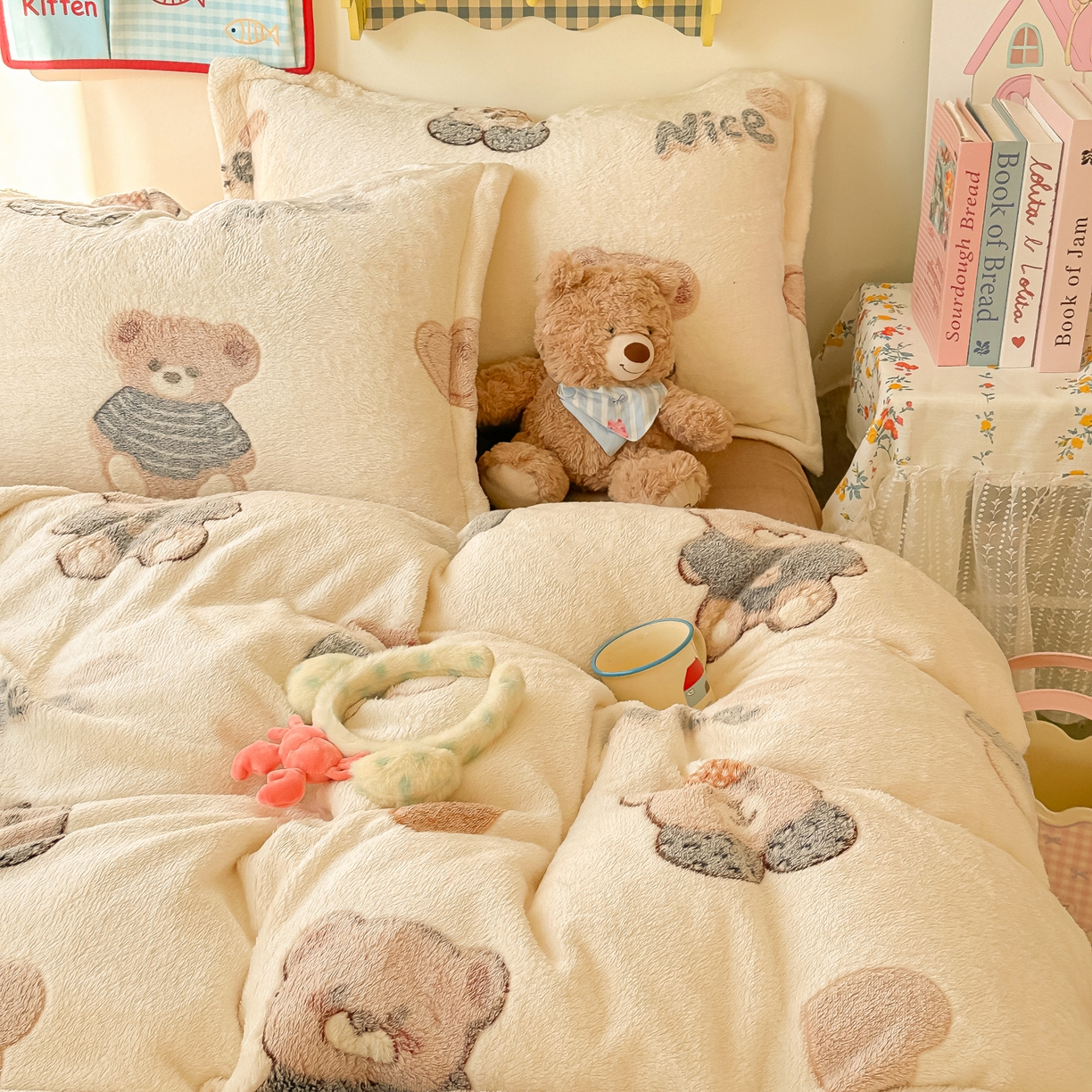 91家纺网 家纺一手货源 找家纺 韩巢家纺 2025新款高克重雪花绒牛奶绒四件套系列 英伦熊