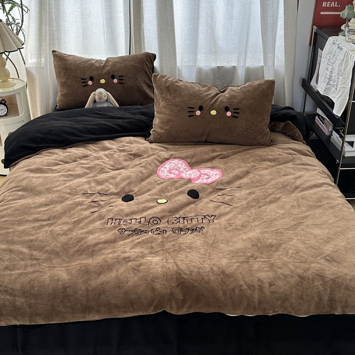 91家纺网 家纺一手货源 找家纺 （总）优色良品家纺 2025新款三丽鸥正版授权花边款卡通加棉床盖三件套