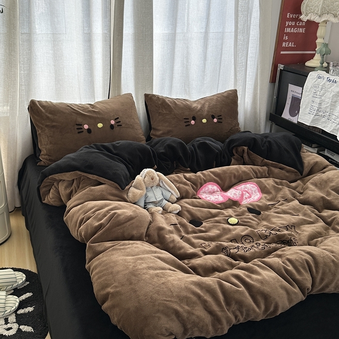 91家纺网 家纺一手货源 找家纺 （总）优色良品家纺 2025新款亲肤舒适高克重牛奶绒毛巾绣套件四件套