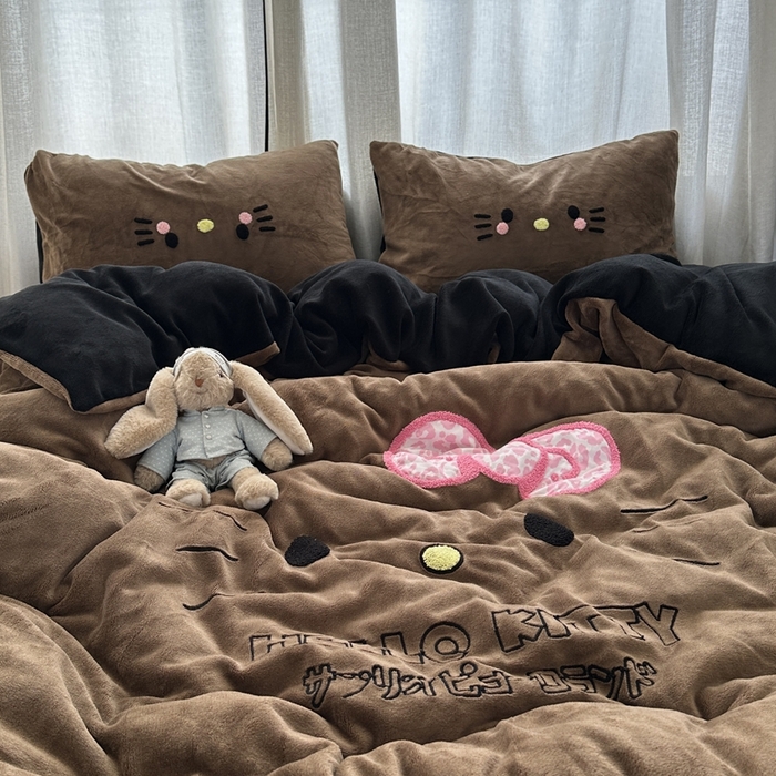 91家纺网 家纺一手货源 找家纺 （总）优色良品家纺 2025新款亲肤舒适高克重牛奶绒毛巾绣套件四件套