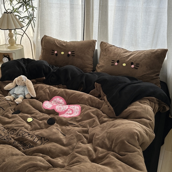 91家纺网 家纺一手货源 找家纺 （总）优色良品家纺 2025新款亲肤舒适高克重牛奶绒毛巾绣套件四件套