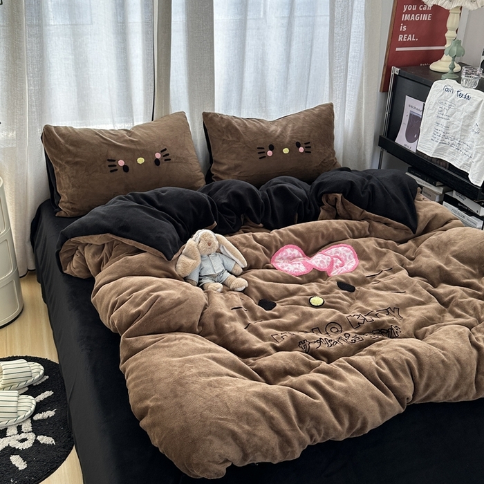 91家纺网 家纺一手货源 找家纺 （总）优色良品家纺 2025新款亲肤舒适高克重牛奶绒毛巾绣套件四件套