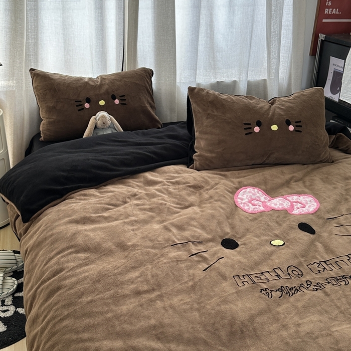 91家纺网 家纺一手货源 找家纺 （总）优色良品家纺 2025新款亲肤舒适高克重牛奶绒毛巾绣套件四件套