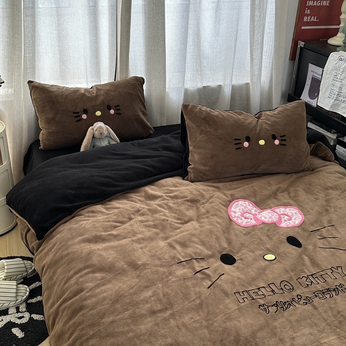 91家纺网 家纺一手货源 找家纺 （总）优色良品家纺 2025新款亲肤舒适高克重牛奶绒毛巾绣套件四件套