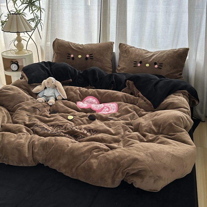 91家纺网 家纺一手货源 找家纺 （总）优色良品家纺 2025新款亲肤舒适高克重牛奶绒毛巾绣套件四件套