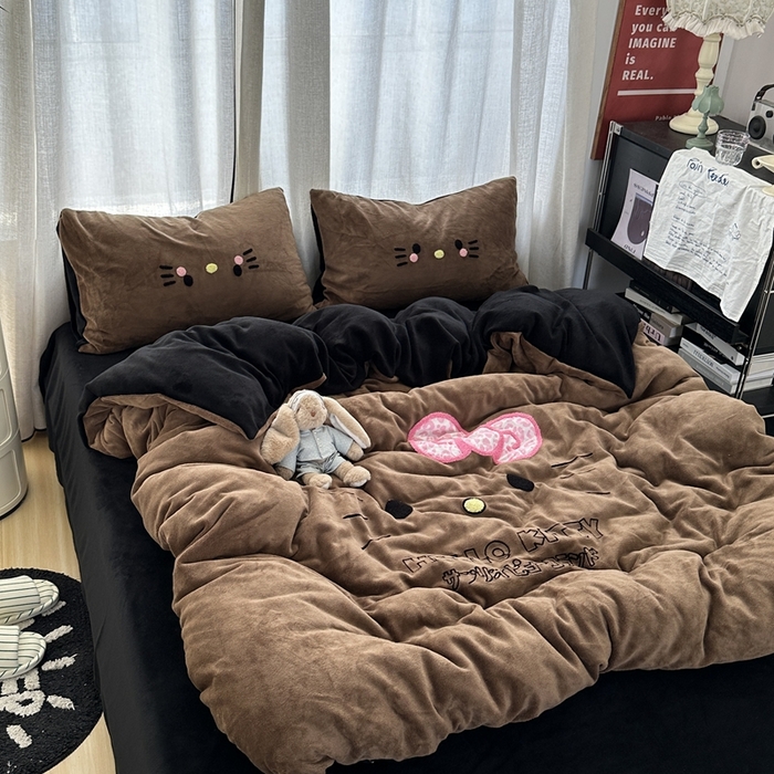 91家纺网 家纺一手货源 找家纺 （总）优色良品家纺 2025新款亲肤舒适高克重牛奶绒毛巾绣套件四件套