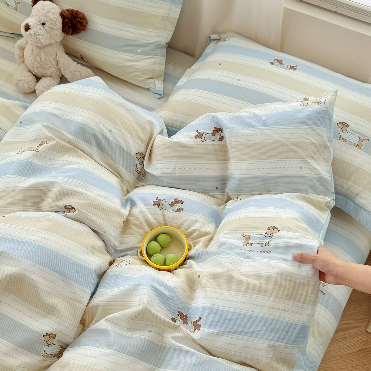 91家纺网 家纺一手货源 找家纺 尚帛 2026新款全棉品质喷气印花爆款四件套 多规格套件 单品系列-场景一 奔跑小狗