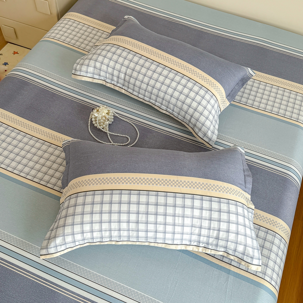 91家纺网 家纺一手货源 找家纺 尚帛 2026新款全棉品质喷气印花爆款四件套 多规格套件 单品系列-单床笠 爱之艺术-灰