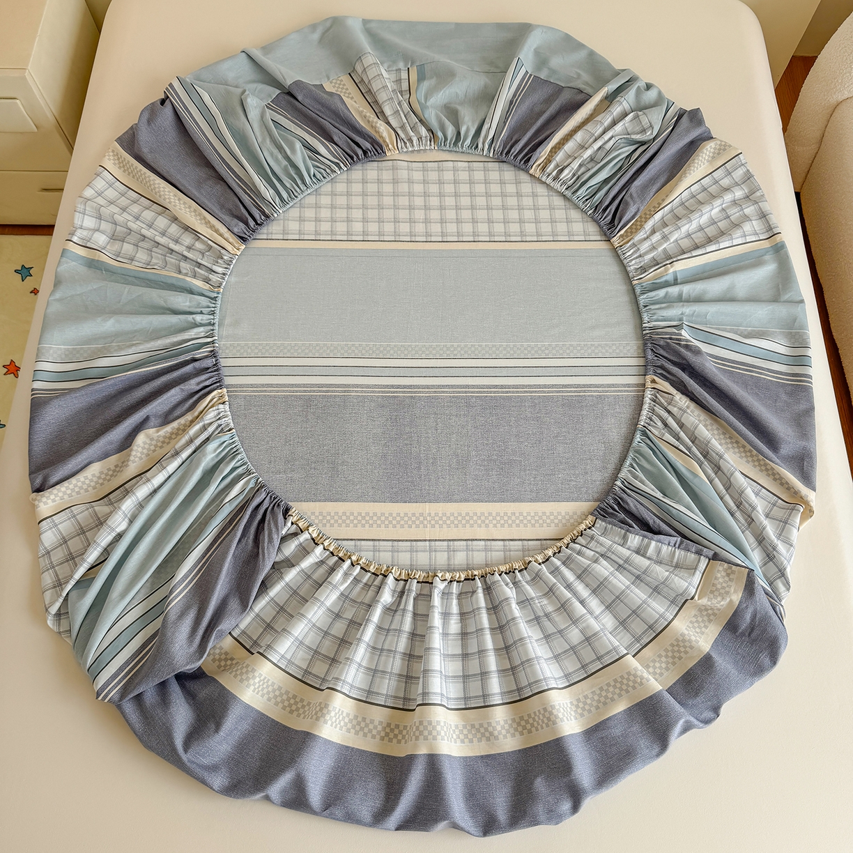 91家纺网 家纺一手货源 找家纺 尚帛 2026新款全棉品质喷气印花爆款四件套 多规格套件 单品系列-单床笠 爱之艺术-灰