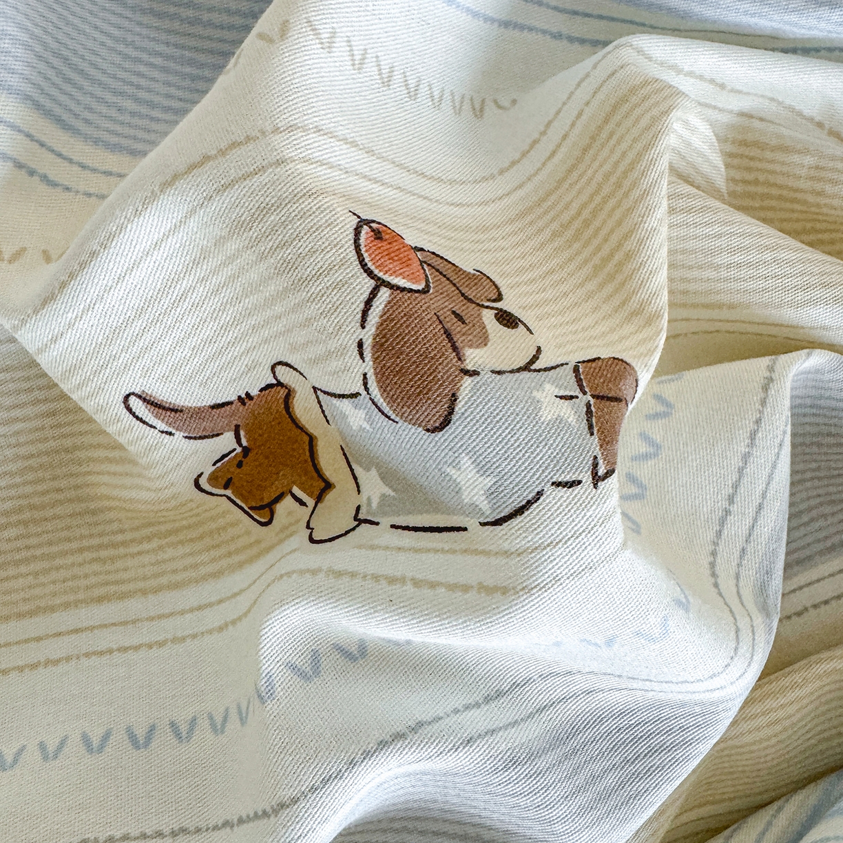 91家纺网 家纺一手货源 找家纺 尚帛 2026新款全棉品质喷气印花爆款四件套 多规格套件 单品系列-单床笠 奔跑小狗