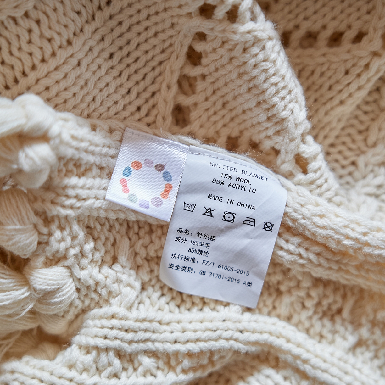 91家纺网 家纺一手货源 找家纺 （总）暖绵绵家纺 2025新款针织流苏针织毯-克拉白（最低零售价：248元）
