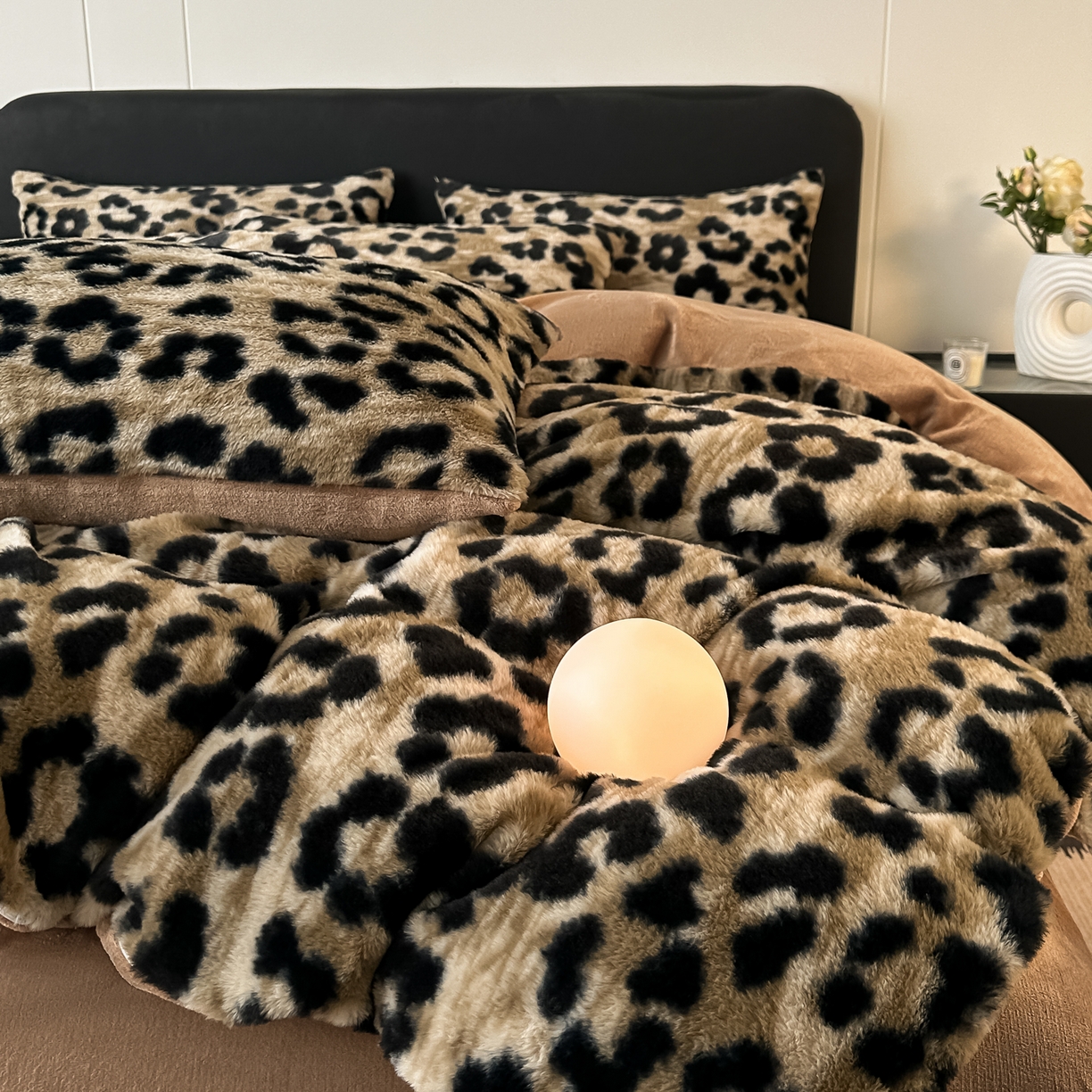 91家纺网 家纺一手货源 找家纺 （总）乐窝家纺仓储 2025新款美拉德复古印花兔毛绒牛奶绒皮草绒床裙款四件套跨境外贸专供