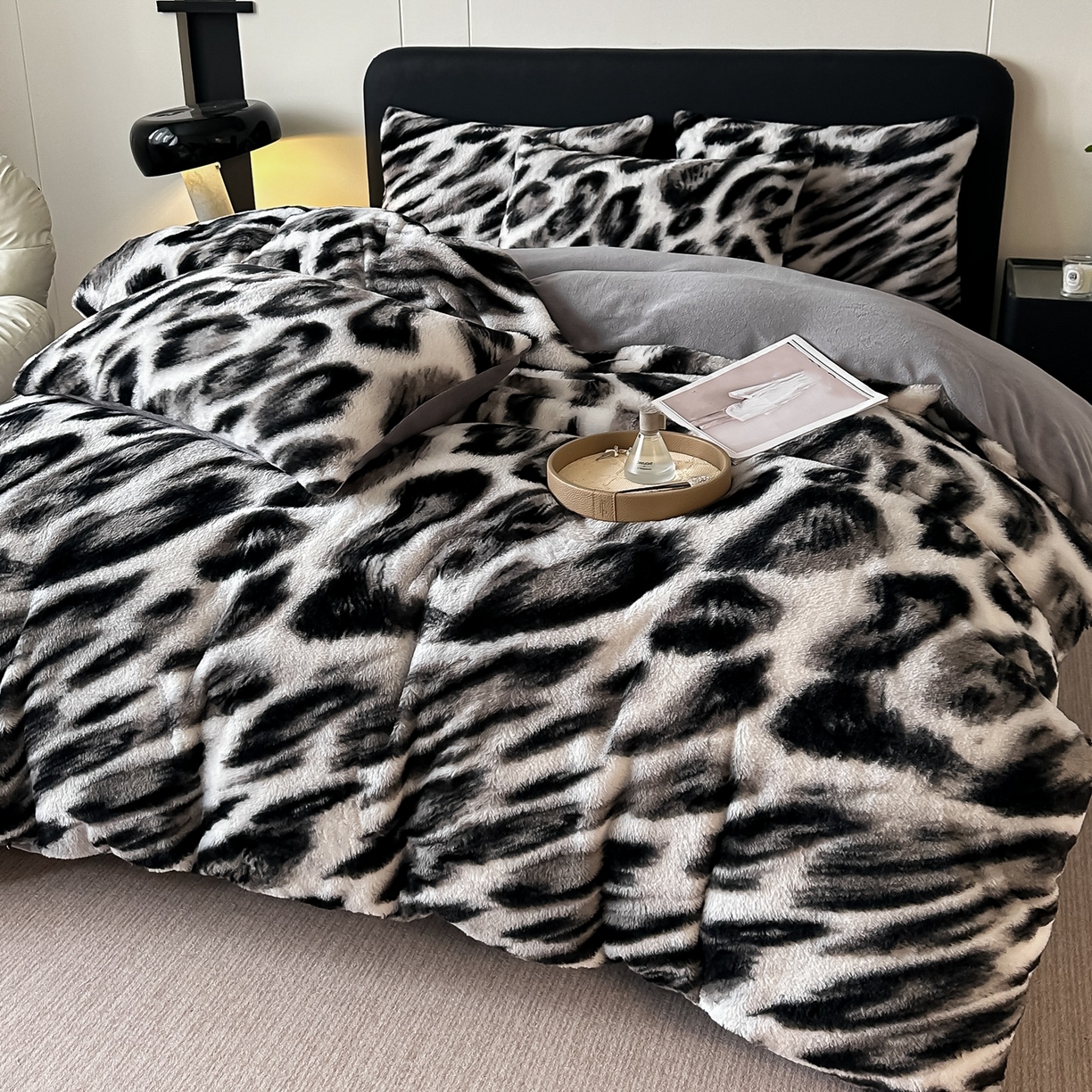 91家纺网 家纺一手货源 找家纺 乐窝家纺仓储 2025新款美拉德复古印花兔毛绒牛奶绒皮草绒床裙款四件套跨境外贸专供 轻奢豹纹