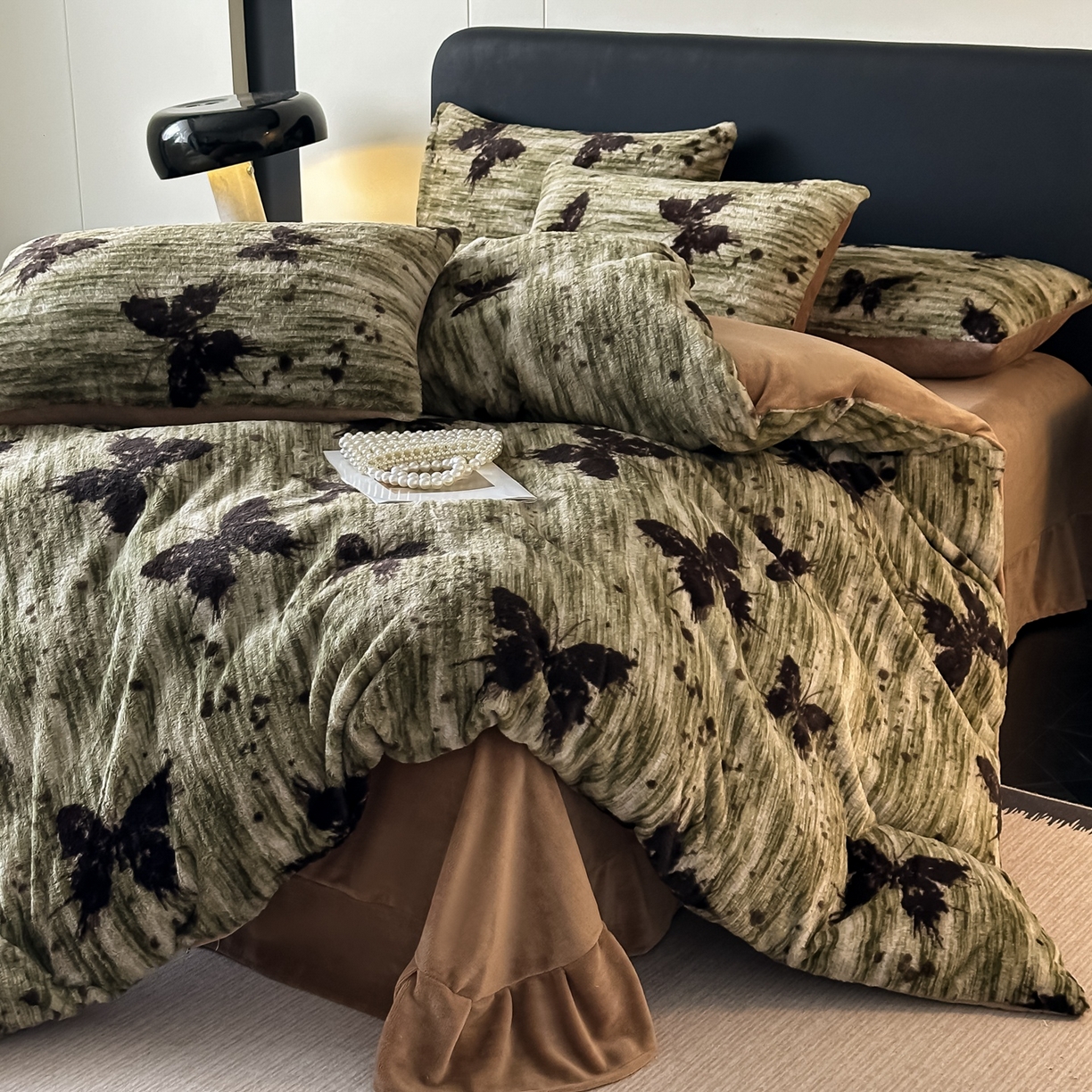 乐窝家纺仓储 2025新款美拉德复古印花兔毛绒牛奶绒皮草绒床裙款四件套跨境外贸专供 优雅蝴蝶