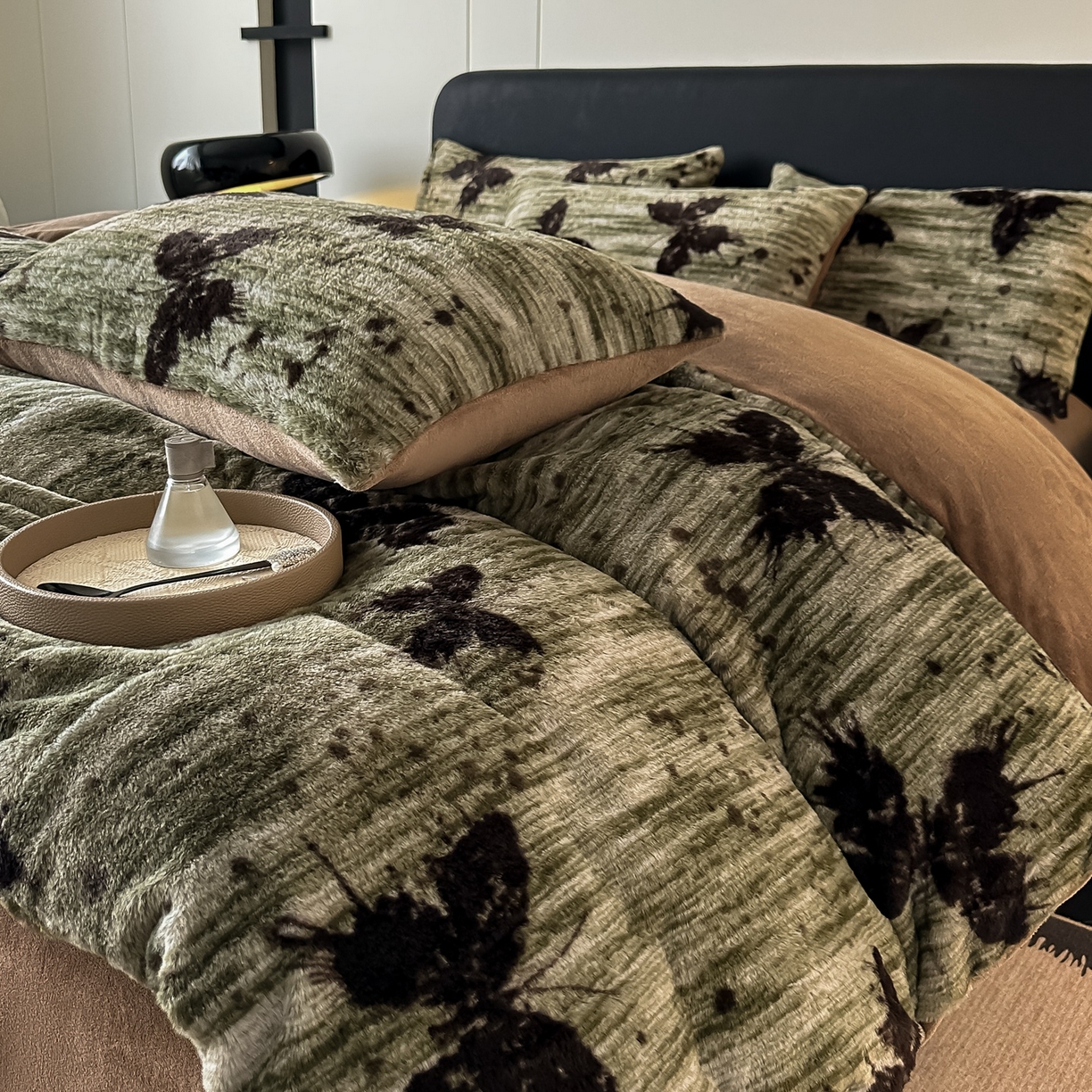 91家纺网 家纺一手货源 找家纺 乐窝家纺仓储 2025新款美拉德复古印花兔毛绒牛奶绒皮草绒床裙款四件套跨境外贸专供 优雅蝴蝶