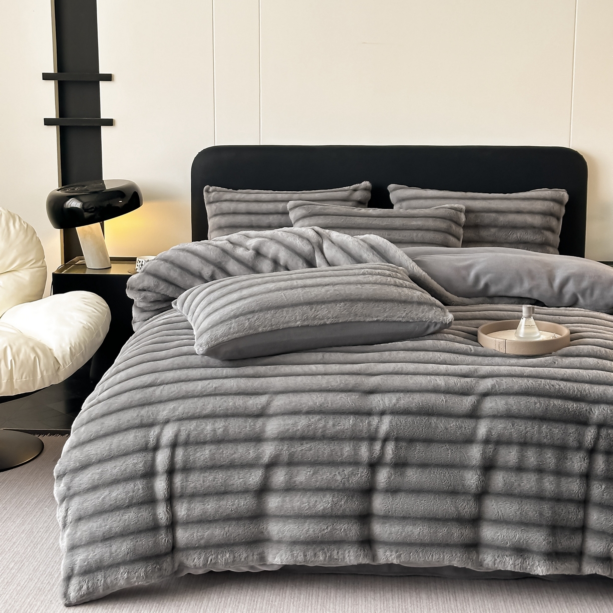 91家纺网 家纺一手货源 找家纺 乐窝家纺仓储 2025新款美拉德复古印花兔毛绒牛奶绒皮草绒床裙款四件套跨境外贸专供 时尚灰