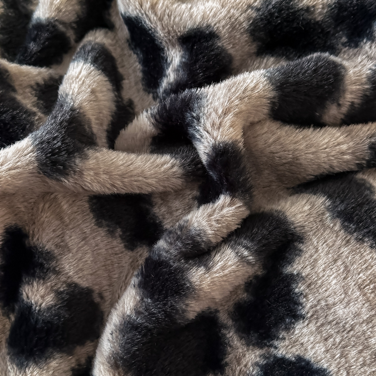 91家纺网 家纺一手货源 找家纺 乐窝家纺仓储 2025新款美拉德复古印花兔毛绒牛奶绒皮草绒床裙款四件套跨境外贸专供 时尚豹纹