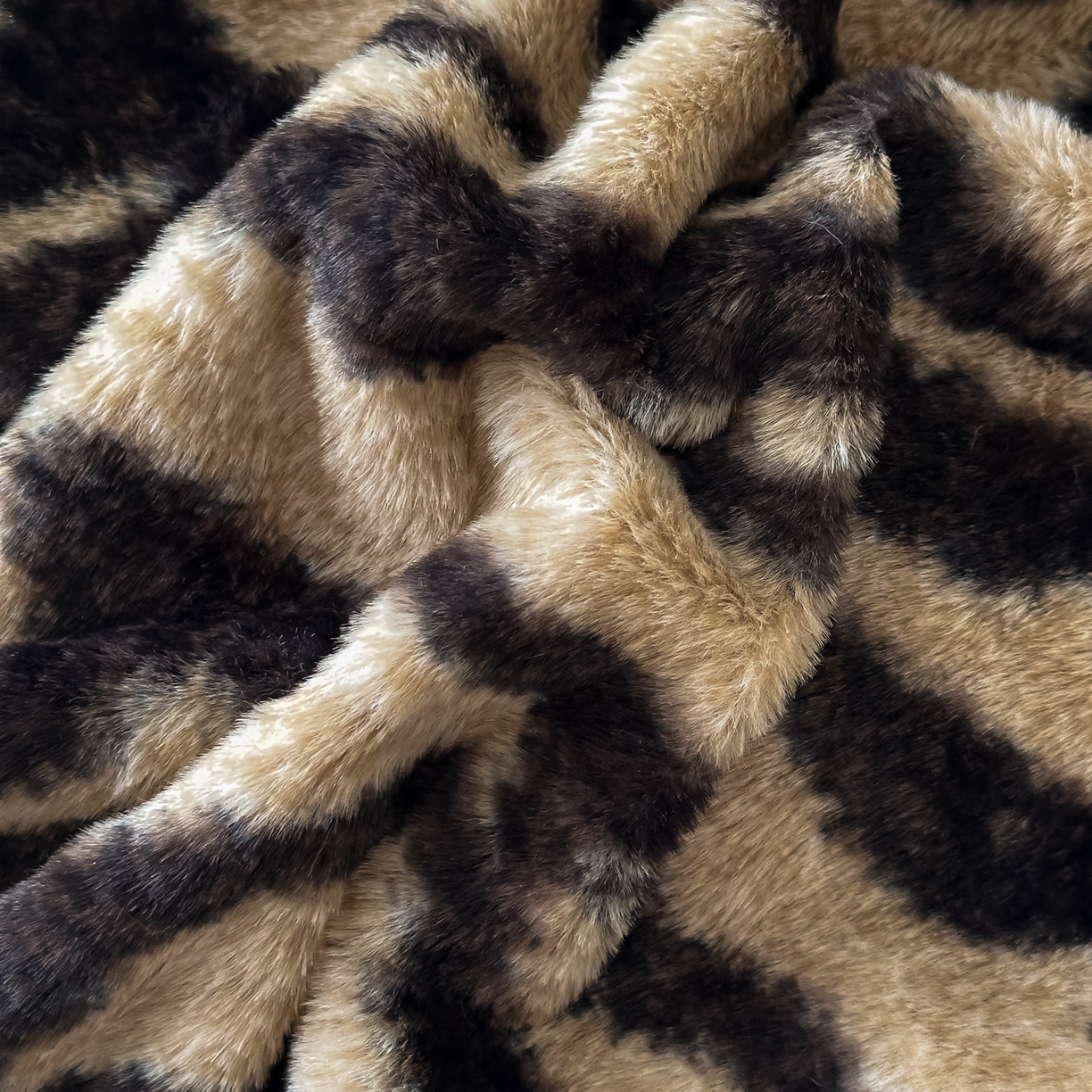 91家纺网 家纺一手货源 找家纺 乐窝家纺仓储 2025新款美拉德复古印花兔毛绒牛奶绒皮草绒床裙款四件套跨境外贸专供 虎纹咖