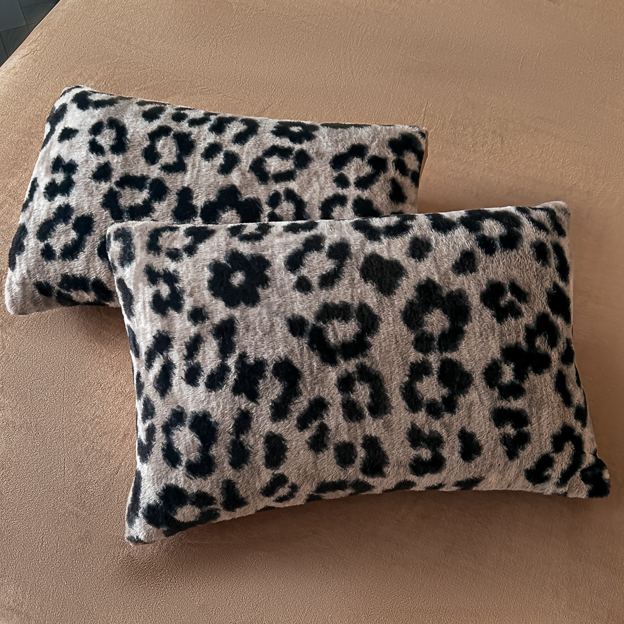 91家纺网 家纺一手货源 找家纺 乐窝家纺仓储 2025新款美拉德复古印花兔毛绒牛奶绒皮草绒床裙款四件套跨境外贸专供 时尚豹纹