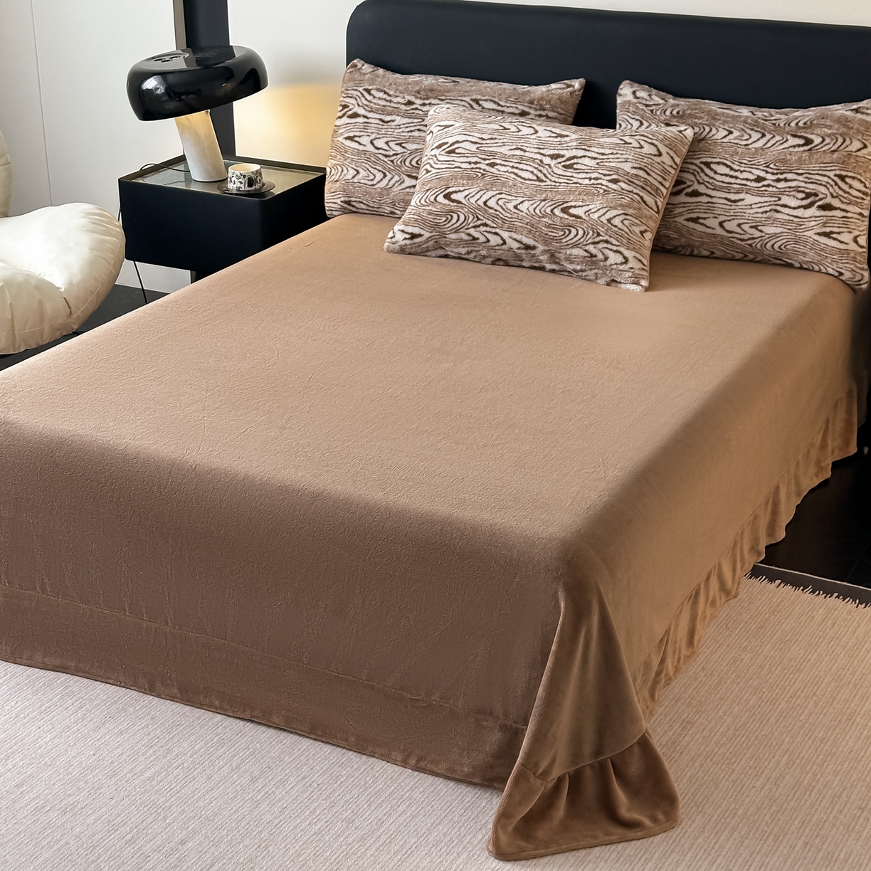 91家纺网 家纺一手货源 找家纺 乐窝家纺仓储 2025新款美拉德复古印花兔毛绒牛奶绒皮草绒床裙款四件套跨境外贸专供 静谧时光