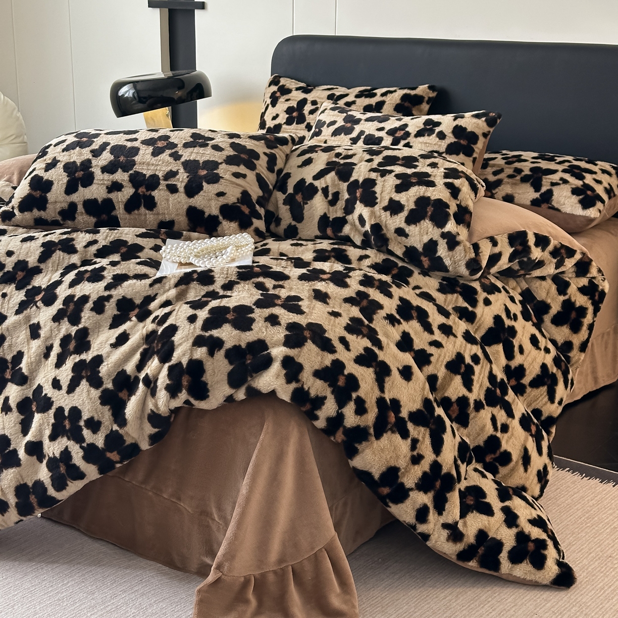 乐窝家纺仓储 2025新款美拉德复古印花兔毛绒牛奶绒皮草绒床裙款四件套跨境外贸专供 蝴蝶咖